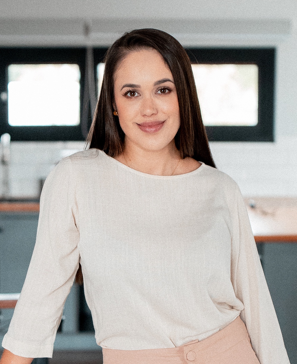 Luana Fialkoski em seu escritório